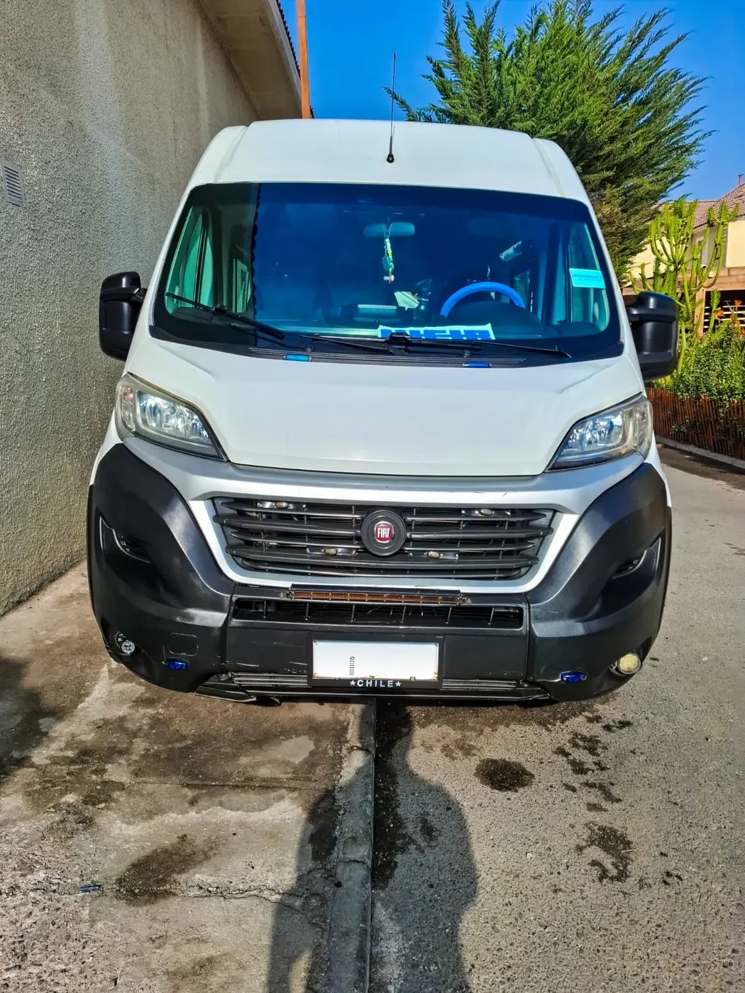 Camioneta detallada a domicilio en el sector oriente de Santiago